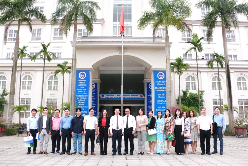 Trường Đại học Tài nguyên và Môi trường Thành phố Hồ Chí Minh thăm, làm việc và ký kết thỏa thuận hợp tác với Trường Đại học Vinh
