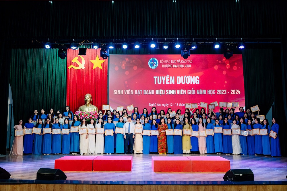 Trường Đại học Vinh tuyên dương 1.921 sinh viên đạt danh hiệu sinh viên giỏi năm học 2023 - 2024