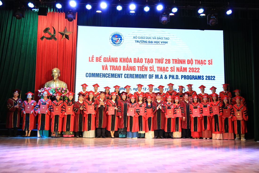 Trường Đại học Vinh long trọng tổ chức Lễ bế giảng khoá đào tạo thứ 28 trình độ Thạc sĩ và trao bằng Tiến sĩ, Thạc sĩ năm 2022