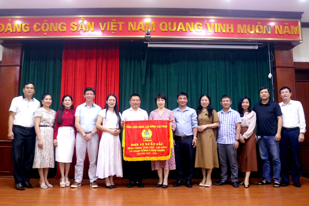 Công đoàn Trường Đại học Vinh hoàn thành Xuất sắc nhiệm vụ năm học 2023 - 2024
