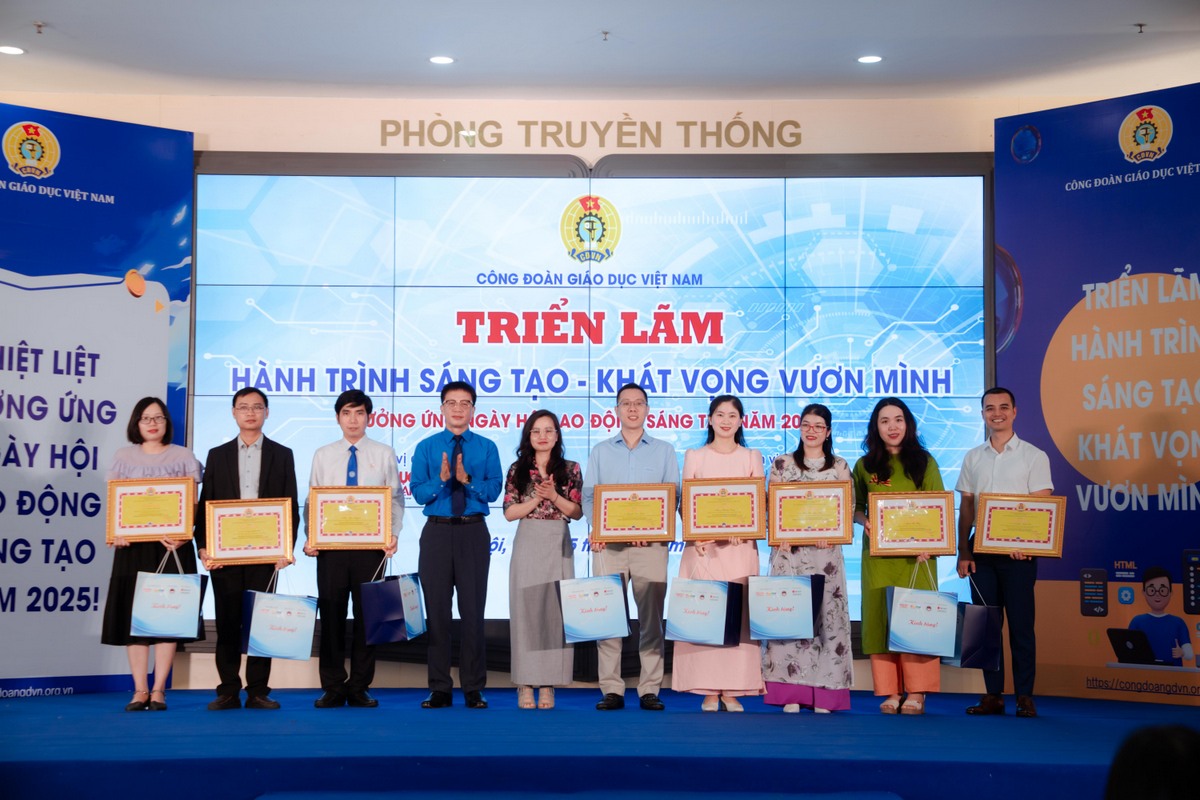 Công đoàn Trường Đại học Vinh tham gia triển lãm và tọa đàm hưởng ứng Ngày hội lao động sáng tạo năm 2025
