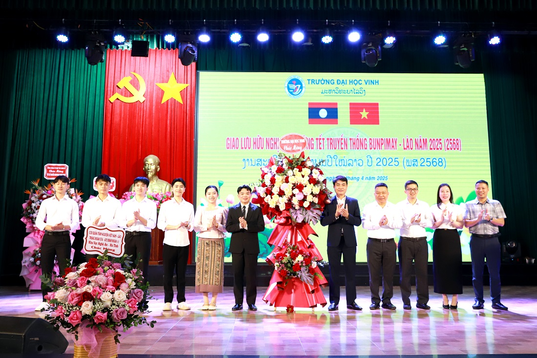 Trường Đại học Vinh tổ chức Giao lưu hữu nghị chào mừng Tết Truyền thống Bunpimay năm 2025 (2568) cho Lưu học sinh Lào