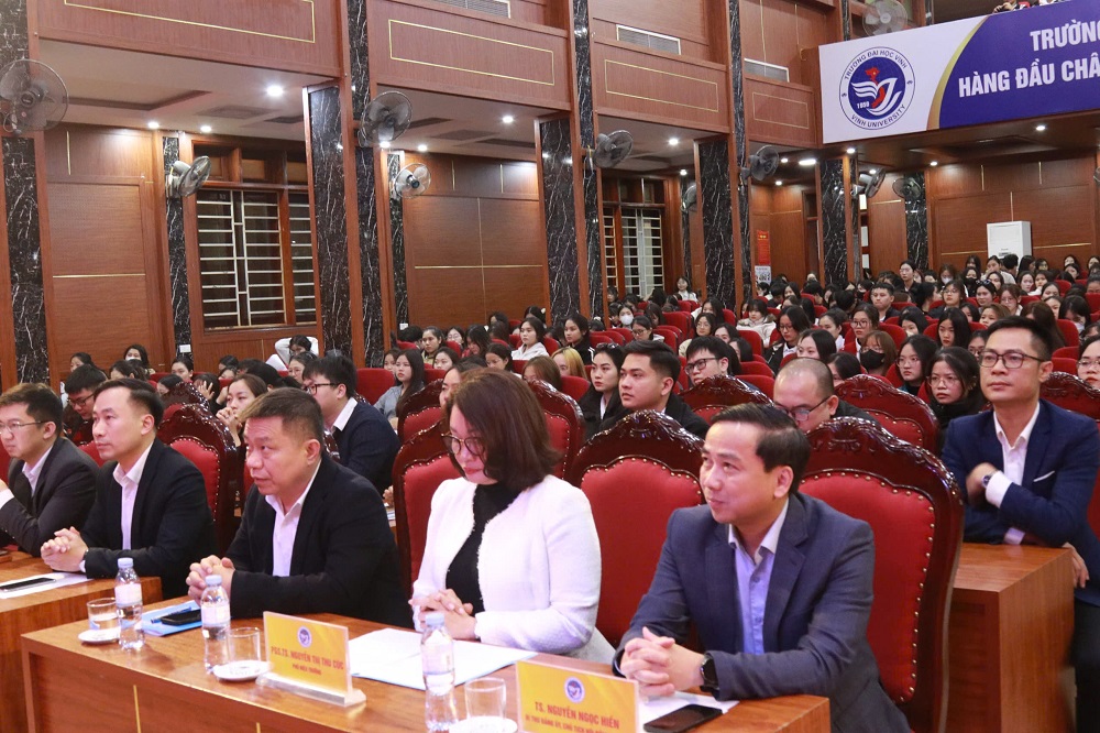 Trường Đại học Vinh tổ chức Hội nghị sinh viên là đảng viên năm học 2024 - 2025