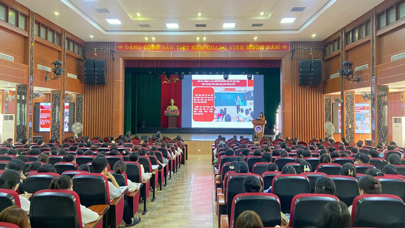 Trường Đại học Vinh tổ chức Tuần “Sinh hoạt công dân - Học sinh, sinh viên” đầu năm học 2022 - 2023