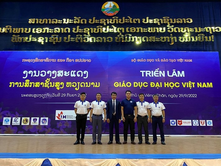 Trường Đại học Vinh tham dự Diễn đàn nâng cao chất lượng đào tạo trong hợp tác giáo dục Việt Nam và Triển lãm giáo dục Đại học Việt Nam tại Lào