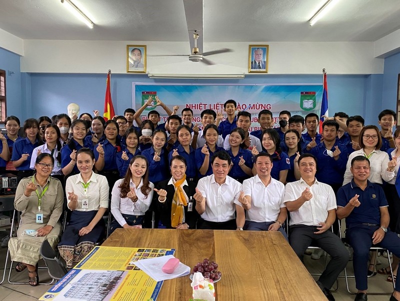 Trường Đại học Vinh thăm và làm việc với các Sở Giáo dục và Thể thao, các Trường THPT tại Nước Cộng hòa Dân chủ Nhân dân Lào