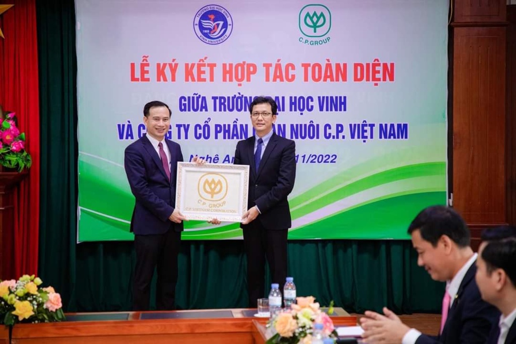 Trường Đại học Vinh và Công ty cổ phần Chăn nuôi C.P. Việt Nam tổ chức Lễ ký kết Biên bản ghi nhớ hợp tác toàn diện