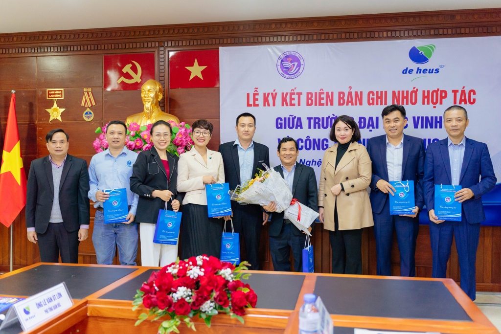 Trường Đại học Vinh và Công ty TNHH De Heus tổ chức lễ ký kết Ghi nhớ hợp tác, triển khai chương trình Dự án "Tạo dựng tương lai của bạn" dành cho sinh viên (SYOF)