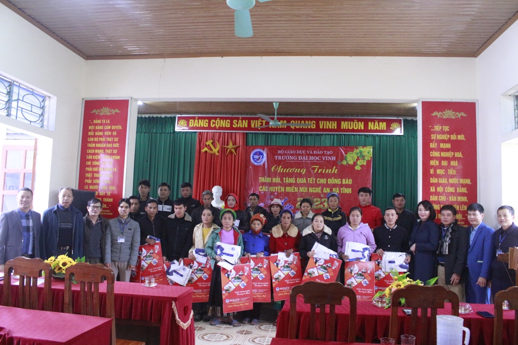 Thăm hỏi, tặng quà tết cho đồng bào nghèo các tỉnh Nghệ An, Hà Tĩnh nhân dịp Tết Quý Mão 2023