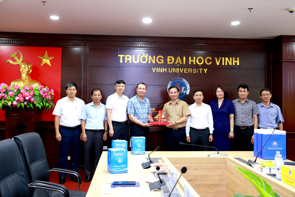 Trường Đại học Sư phạm Hà Nội thăm và làm việc tại Trường Đại học Vinh