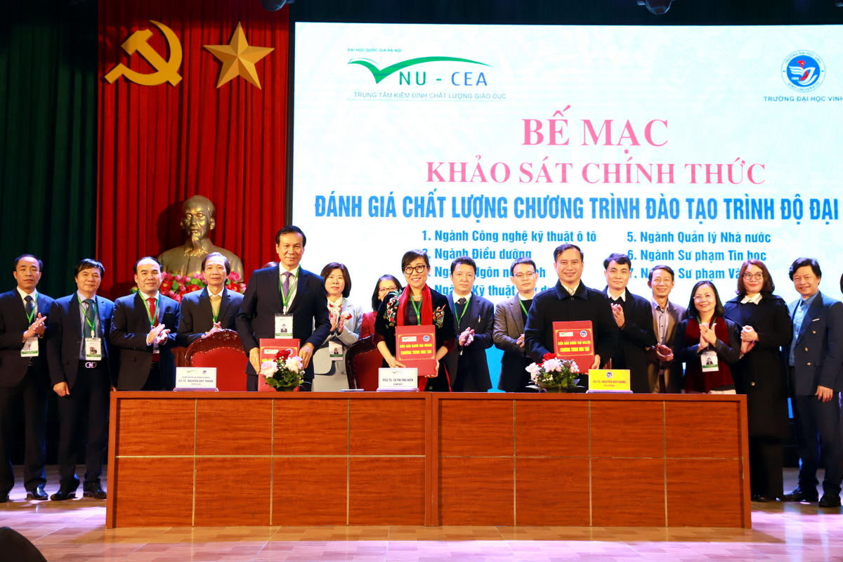 Bế mạc Khảo sát chính thức Đánh giá chất lượng 7 chương trình đào tạo trình độ đại học của Trường Đại học Vinh