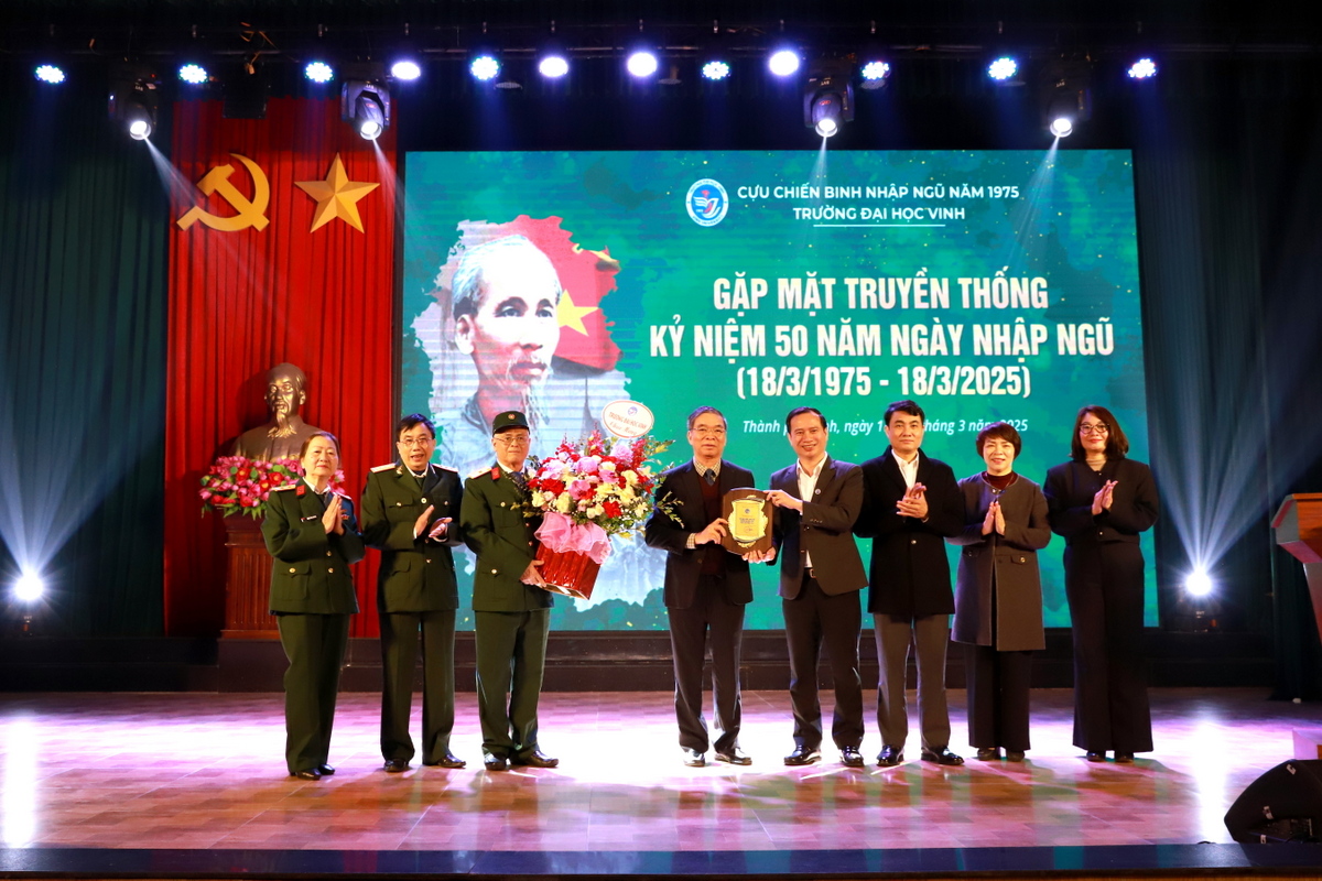 Cựu chiến binh Trường Đại học Vinh nhập ngũ năm 1975 gặp mặt truyền thống kỷ niệm 50 năm Ngày nhập ngũ (18/3/1975 - 18/3/2025)
