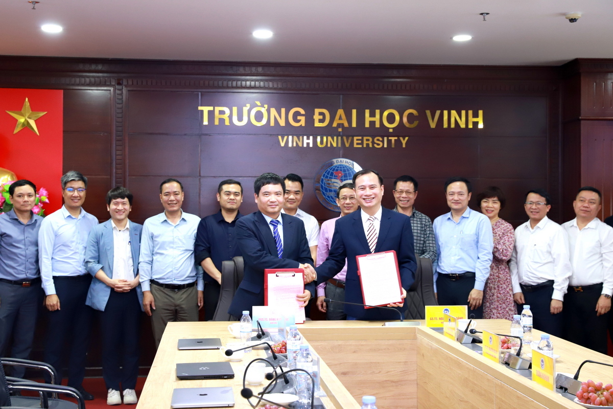 Trường Đại học Vinh làm việc và ký kết thỏa thuận hợp tác với Học viện Công nghệ Bưu chính Viễn thông