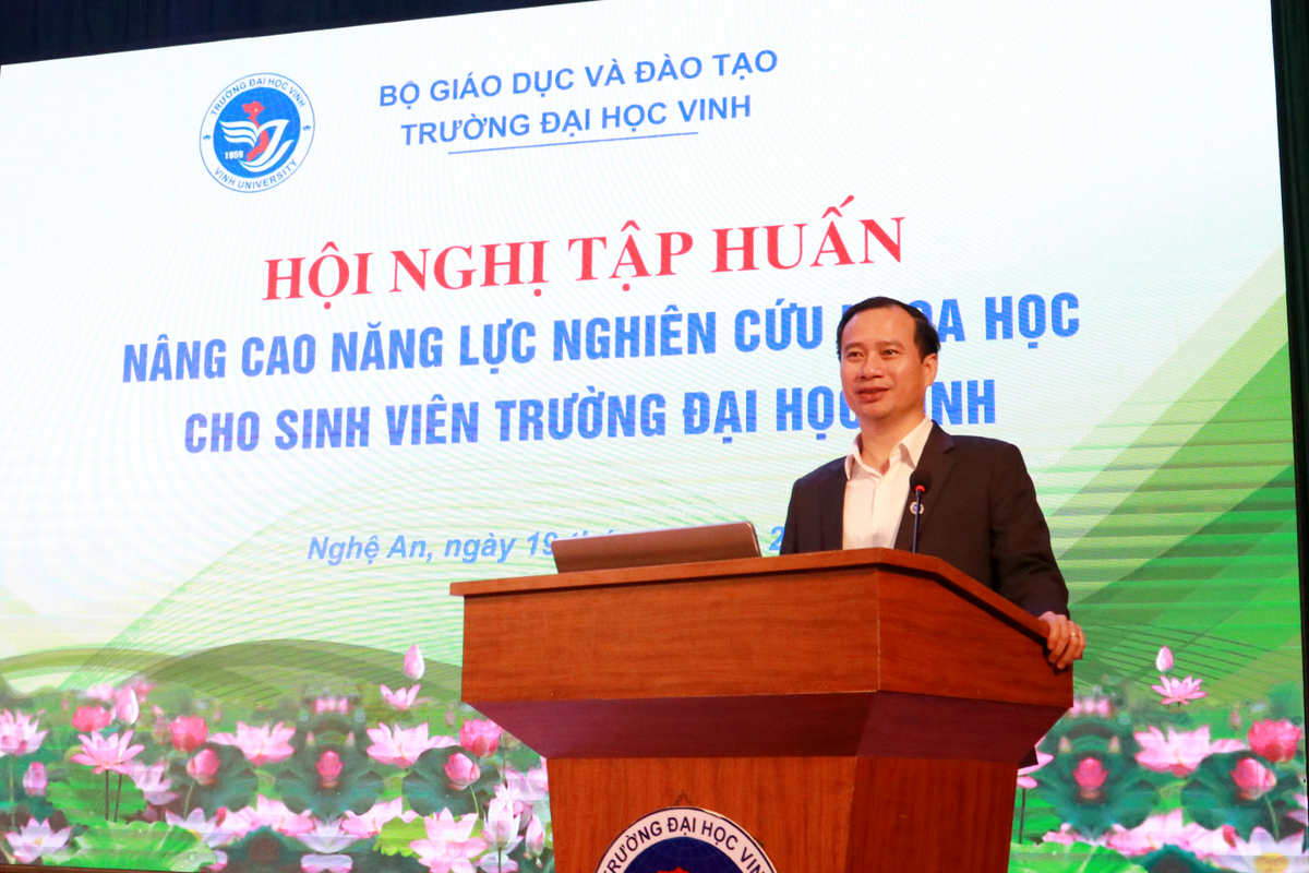 Trường Đại học Vinh tập huấn nâng cao năng lực nghiên cứu khoa học cho sinh viên