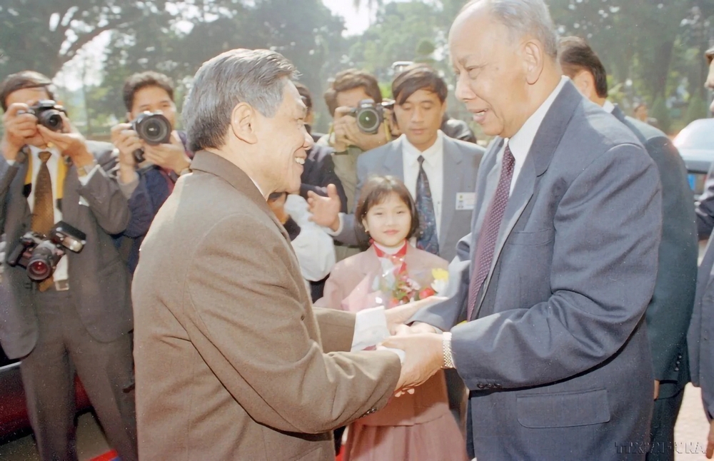 Cuộc đời cách mạng của đồng chí Khamtay Siphandone - nhà yêu nước, nhà cách mạng, nhà lãnh đạo lỗi lạc của Đảng và dân tộc Lào