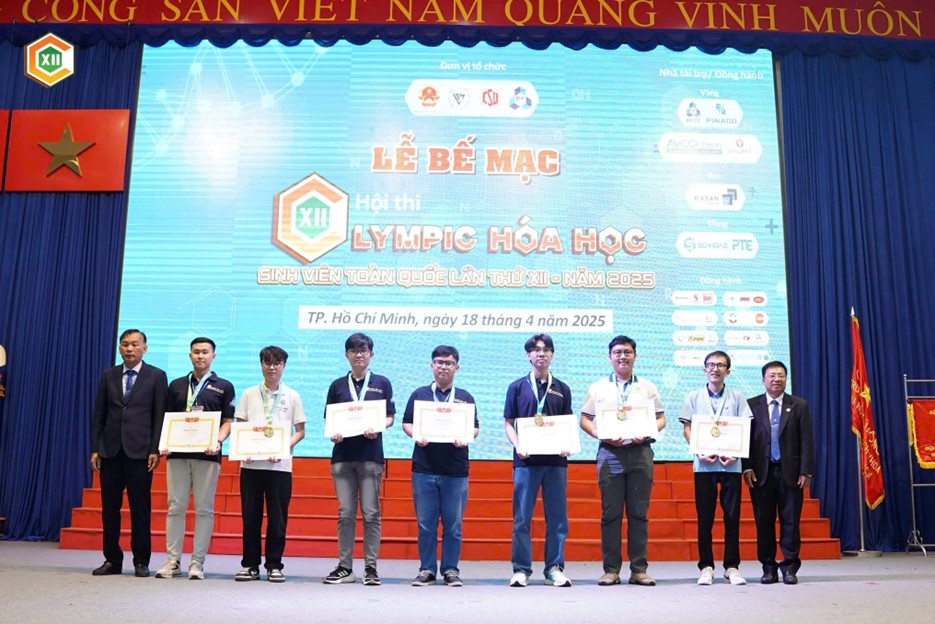 4 sinh viên Trường Đại học Vinh đạt Giải tại Hội thi Olympic Hóa học Sinh viên toàn quốc lần thứ XII