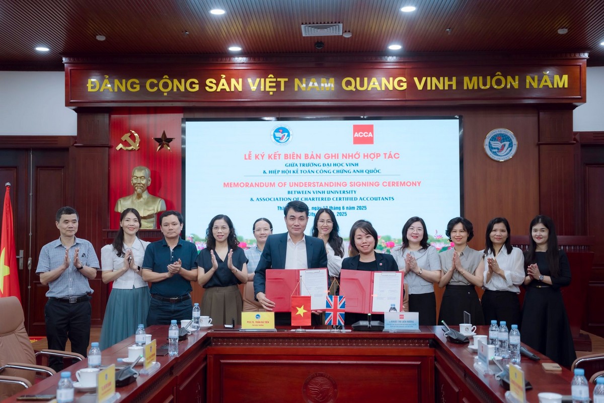 Trường Đại học Vinh và Hiệp hội Kế toán Công chứng Anh quốc (ACCA) ký kết Biên bản ghi nhớ hợp tác