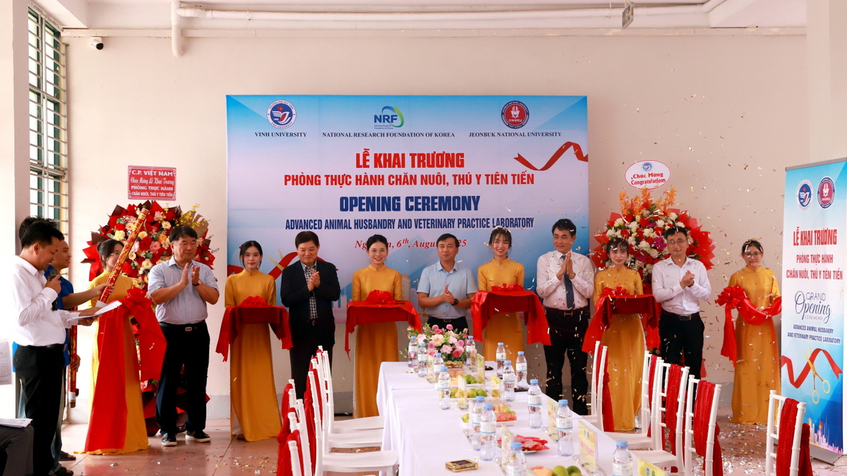 Khai trương phòng thực hành Chăn nuôi - Thú y tiên tiến tại Trường Đại học Vinh