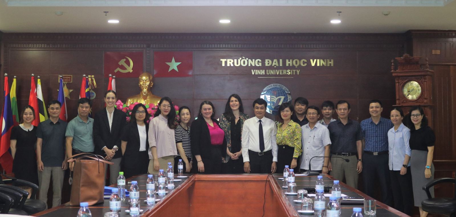 Đoàn công tác của Văn phòng Giáo dục, Đại sứ quán Hoa Kỳ đến thăm và làm việc với Trường Đại học Vinh