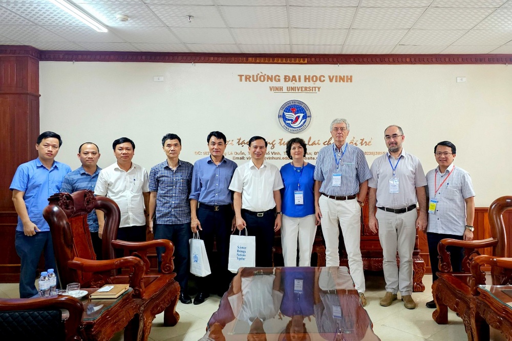 Trường Đại học Vinh làm việc với các nhà khoa học của Viện Liên hợp Nghiên cứu Hạt nhân Dubna và Đại học Quốc tế Dubna - Liên bang Nga