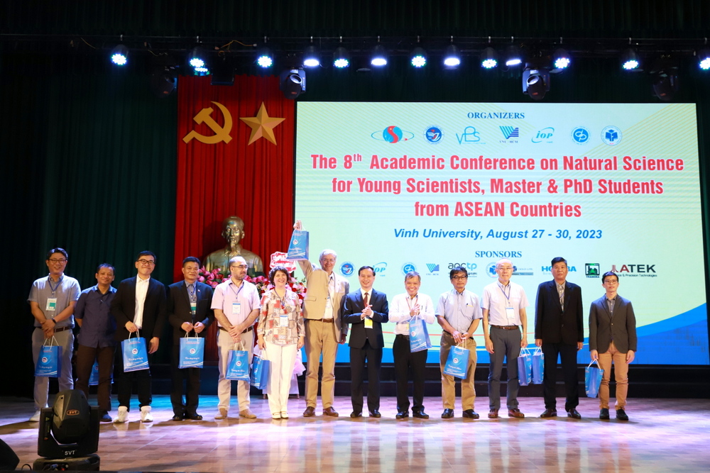 Khai mạc Hội nghị Khoa học Tự nhiên cho các Nhà khoa học trẻ, Nghiên cứu sinh và Học viên cao học các nước Đông Nam Á lần thứ 8 (CASEAN-8)