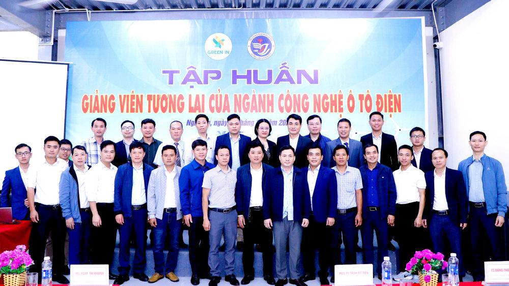 Trường Đại học Vinh phối hợp với GREEN IN Việt Nam tập huấn "Giảng viên tương lai của ngành công nghệ ô tô điện"